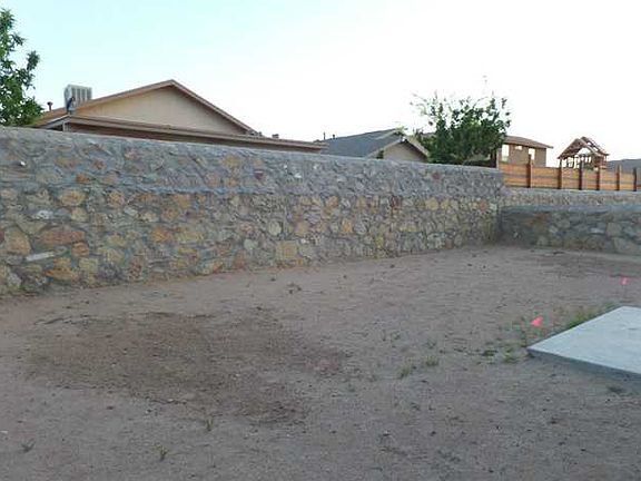 3rd image of 13988 Sandy Rock Dr