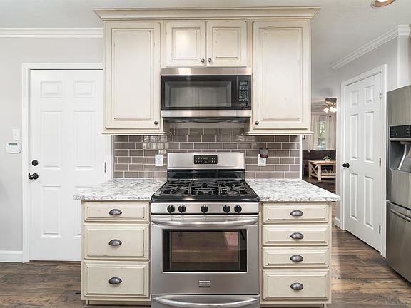 5th image of 148 Bristol Bend Ln