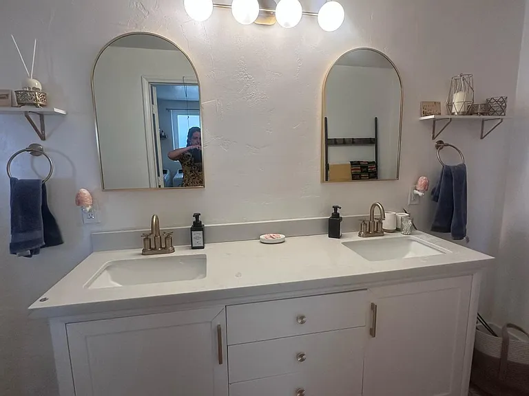 2116 W Avalon Dr — Photo 2