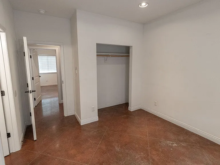 1413 Paris Rd — Photo 27