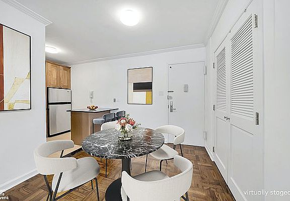 4th image of 300 E 40th St APT 32L