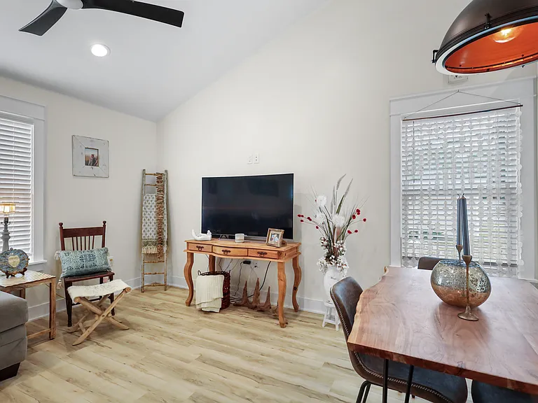 71 E Lafavre Ln — Photo 8