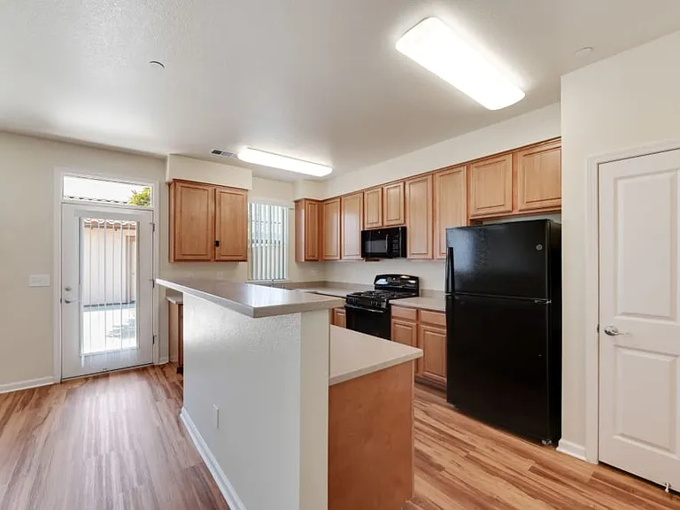 Catalina Heights - Military Housing — Photo 3