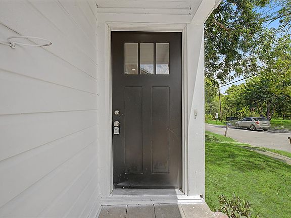 3rd image of 632 University Ave