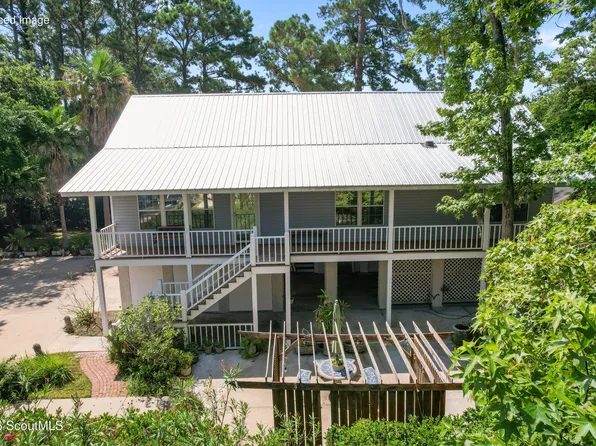 104 Sapelo St, Saint Simons Island, GA 31522
