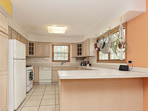 4th image of 2935 Maria Ave