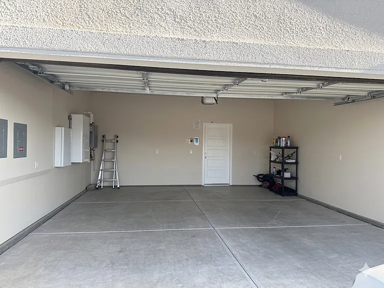 525 E Riverway Ave — Photo 40