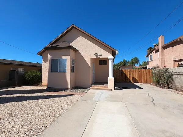 2262 Citrus Ave