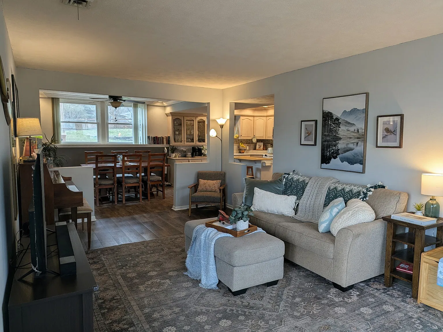 3 bed, 1.5 bath, 1600 sqft, $2,200 — Photo 2