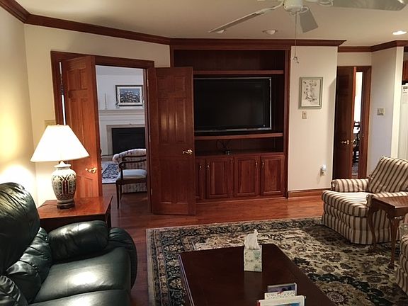 5th image of 629 N Park Dr