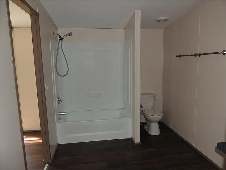 135 Geerts St — Photo 7