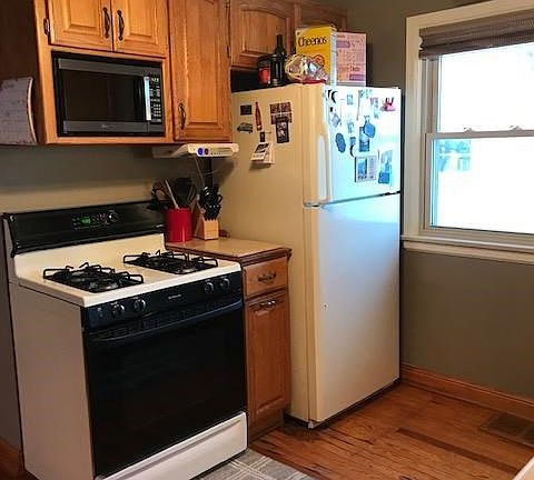 Kitchen alternate view