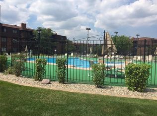 2045 W 45th Ave #205, Highland, IN 46322