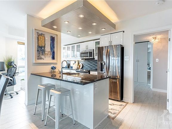 4th image of 195 Besserer St #2101
