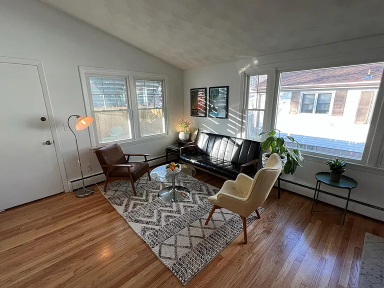 72 Victoria St — Photo 4