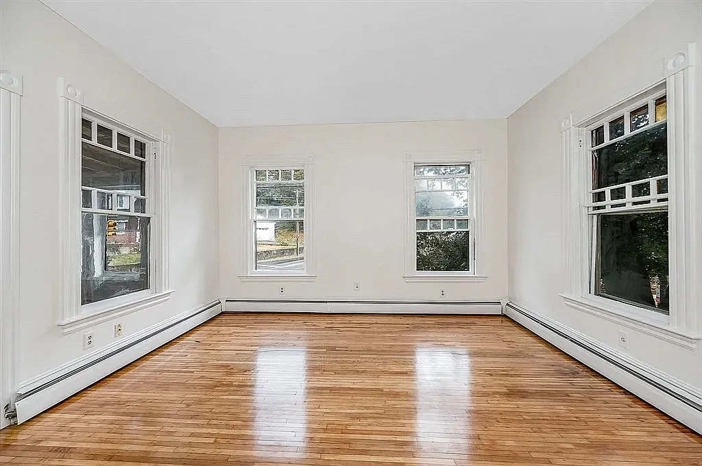 82 Lincoln Ave — Photo 4