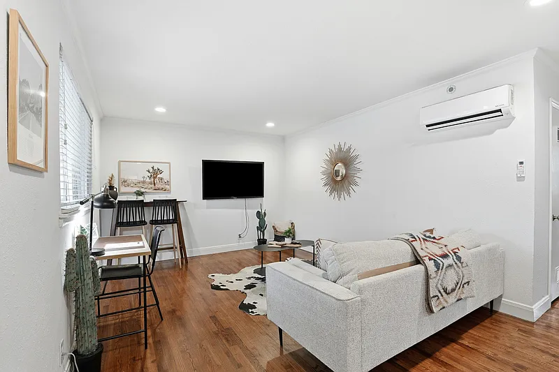 1 bed, 1.0 bath, 500 sqft, $1,300 — Photo 4