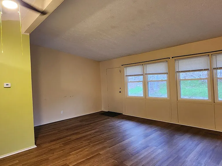 209 Woods Edge Ln — Photo 13
