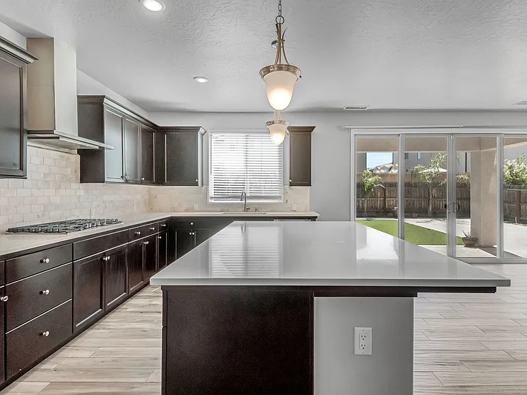 1683 N Ryan Ave — Photo 27
