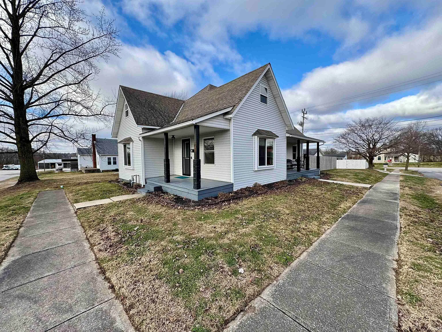 108 E Walnut St photo 1