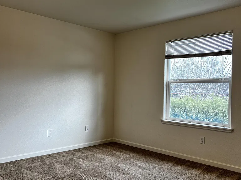 1660 Margo Ln #D — Photo 8
