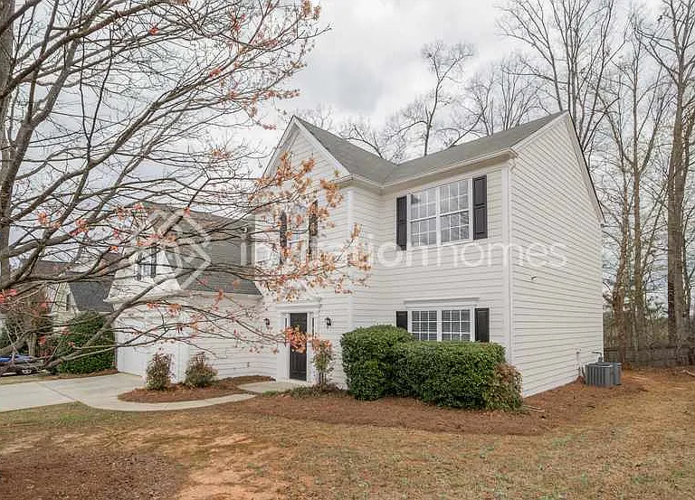 2132 Tallapoosa Dr — Photo 1