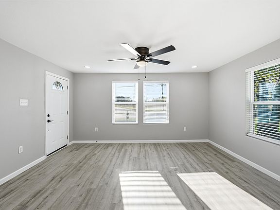 4th image of 803 Garrison St
