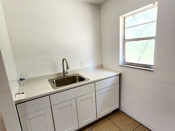 4th image of 513 Katherine Ave