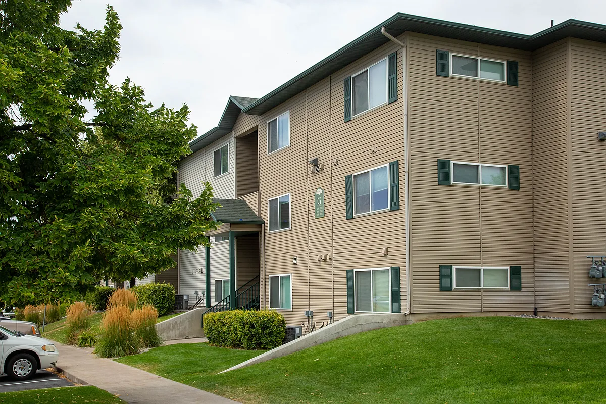 Building Photo - Hanbury Manor Apartments