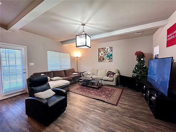 3rd image of 3530 Summerway Dr