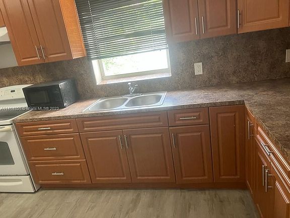 3rd image of 213 NW 35th Ave #2
