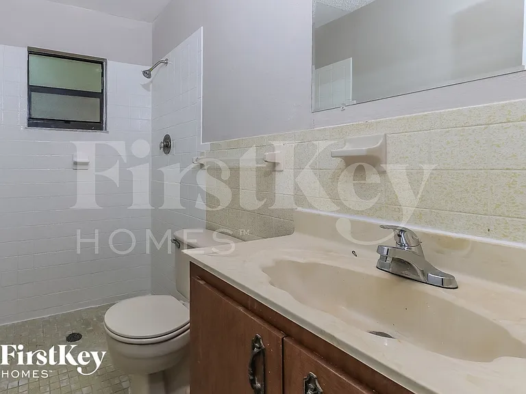 873 SW Curtis St — Photo 10
