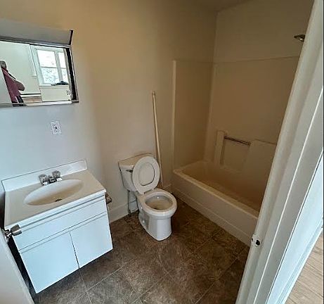 4th image of 400 7th St #8