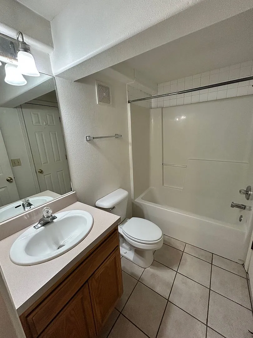 1 bed, 600 sqft, $1,300 — Photo 3