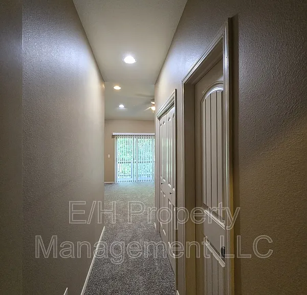 2146 N Woodlawn Blvd — Photo 21