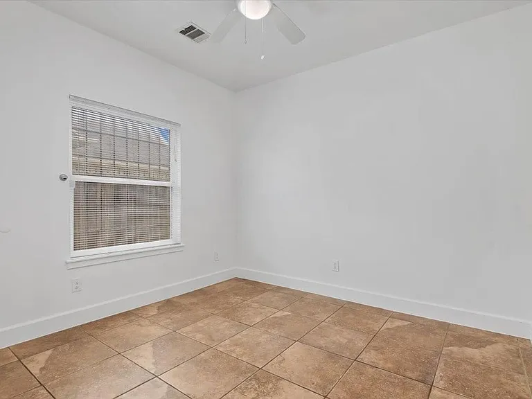 2514 Bennington St — Photo 29