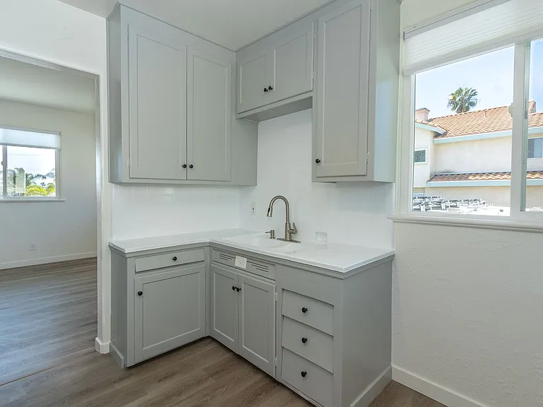 2078 1/2 Garnet Ave — Photo 7