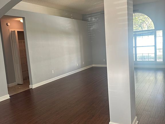 3rd image of 265 Clover Ct