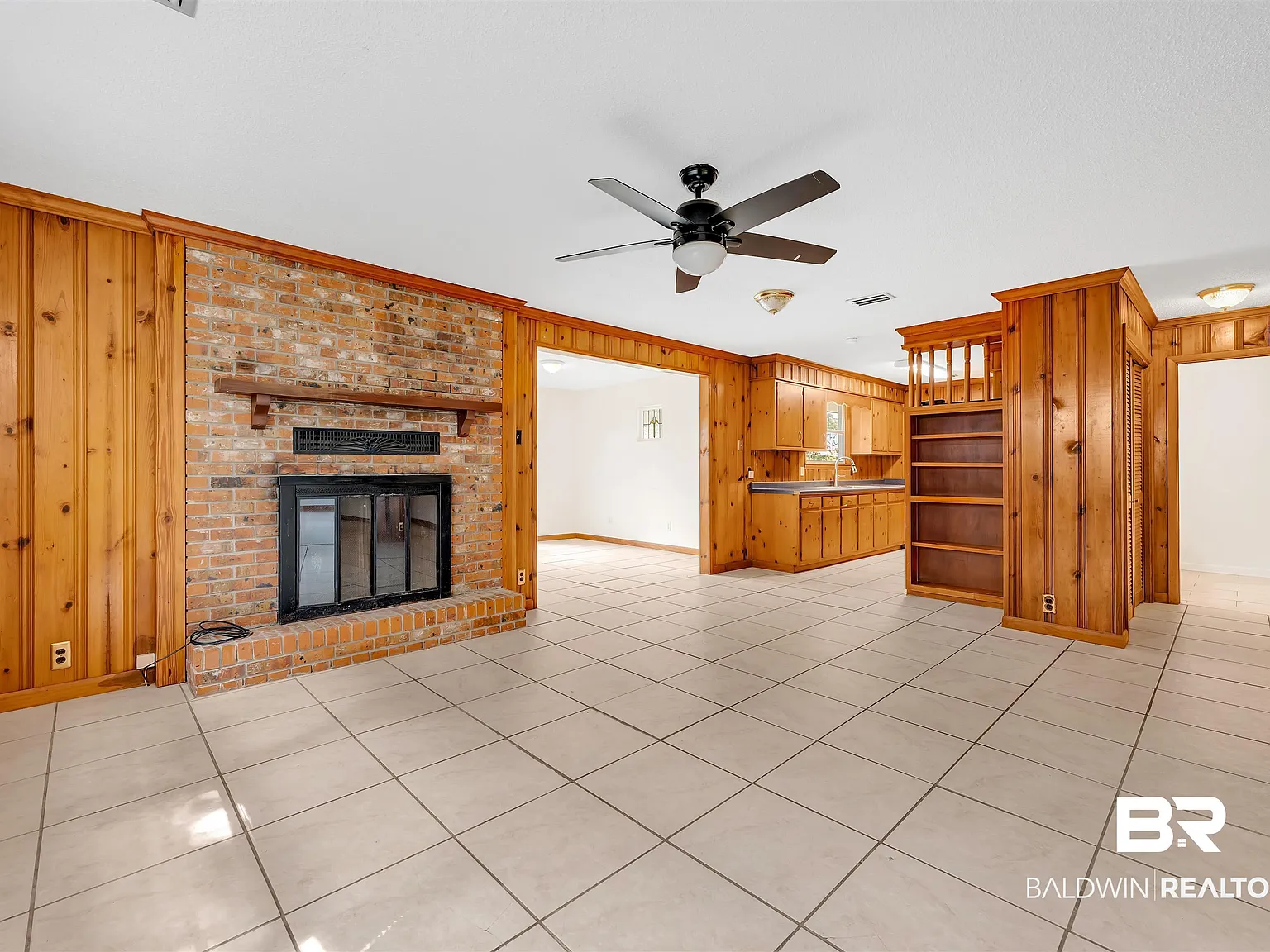 3 bed, 2.0 bath, 2061 sqft, $2,200 — Photo 2