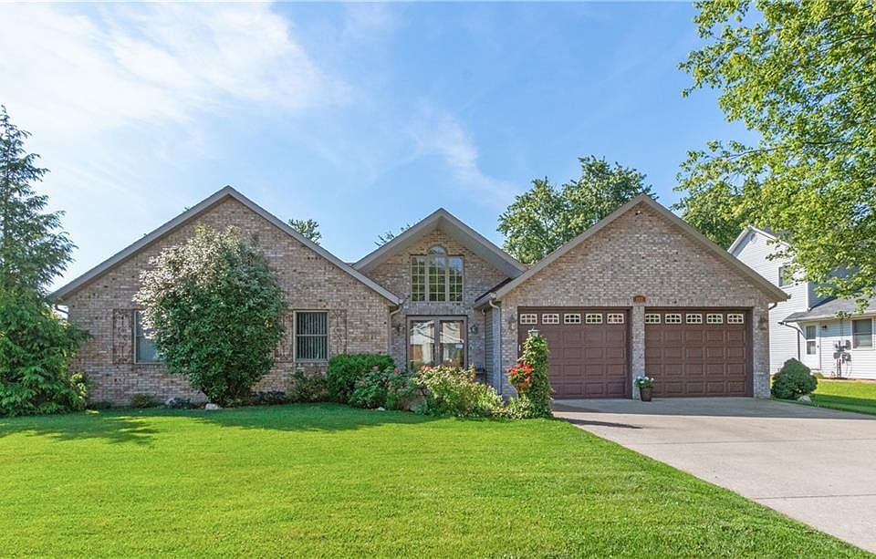 1st image of 222 Deer Park Ct