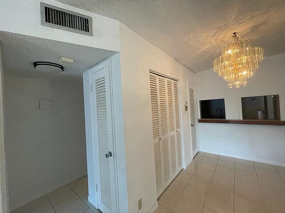4th image of 300 Golden Isles Dr APT 304