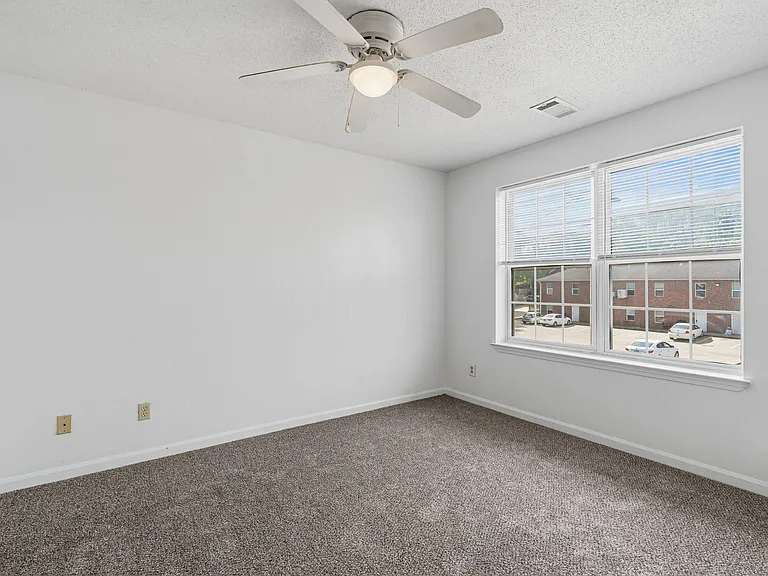 Mid-Town Apartments — Photo 19