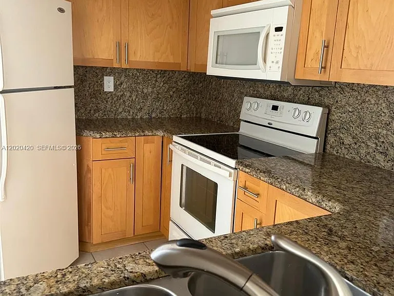 8275 SW 152nd Ave #D-302 — Photo 7