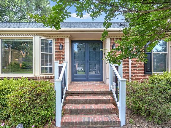 2nd image of 3208 Meadowbrook Ln