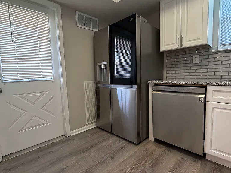 4548 Rosemarie Dr — Photo 10