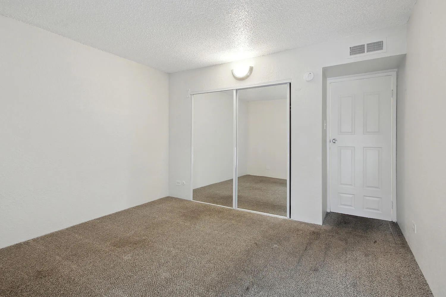 Lakeridge Terrace Apartments — Photo 3