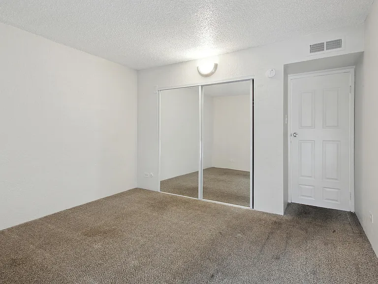 Lakeridge Terrace Apartments — Photo 3