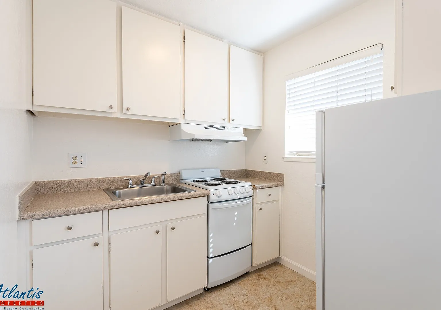Camden 5520-5522 — Photo 4