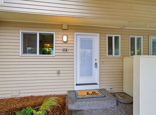 547 N Hayden Bay Dr, Portland, OR 97217