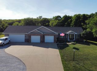 324 Casey Rd, Farmington, IL 61531